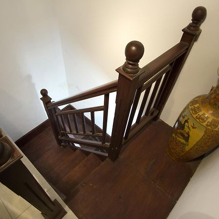 Puri Minggiran Guest House Yogyakarta Bagian luar foto