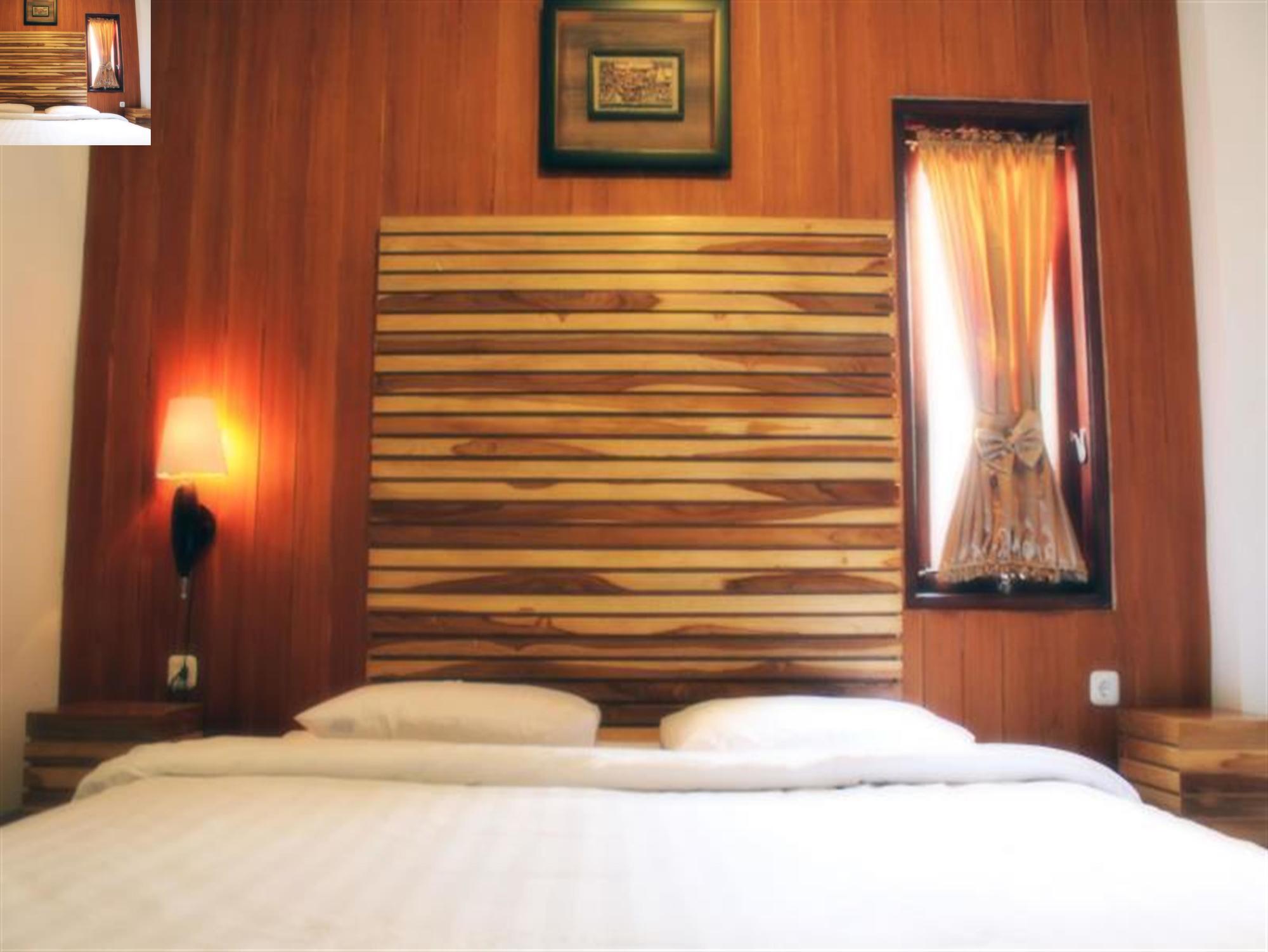 Puri Minggiran Guest House Yogyakarta Bagian luar foto