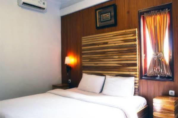 Puri Minggiran Guest House Yogyakarta Bagian luar foto