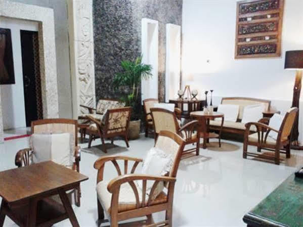 Puri Minggiran Guest House Yogyakarta Bagian luar foto