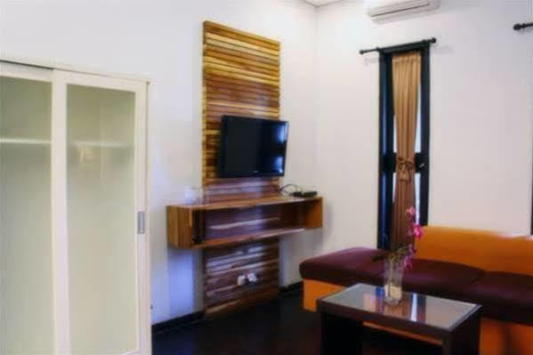 Puri Minggiran Guest House Yogyakarta Bagian luar foto